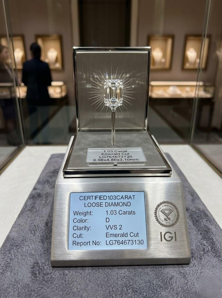 TARA AYARH LUNE 1.03ct Emerald Cut IGI Certified Lab Diamond, D Color, VVS2 Clarity, 6.98x4.80x3.10mm, showcasing the Hall of Mirrors architectural precision, Report LG764673130.
